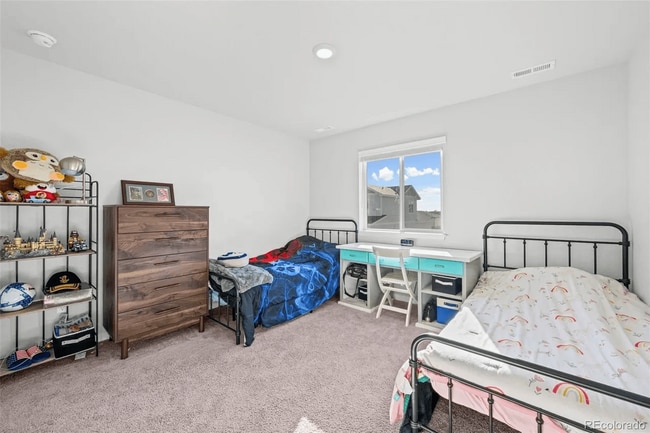 Building Photo - Windsor Home