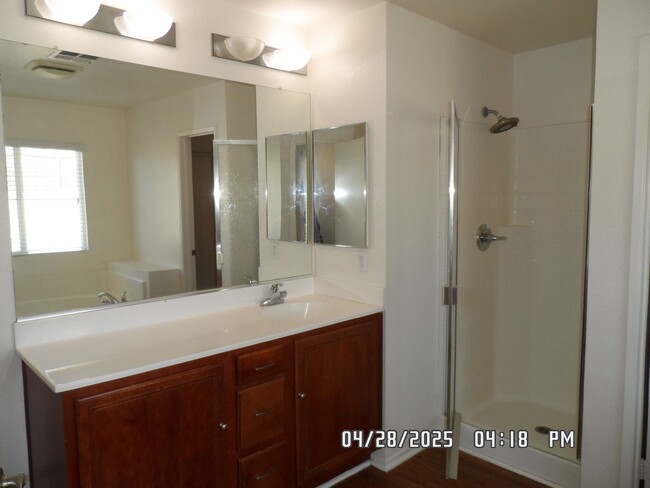 Building Photo - 3 Bedrooms, 2 1/2 Bathrooms, 2 Story, Loft...