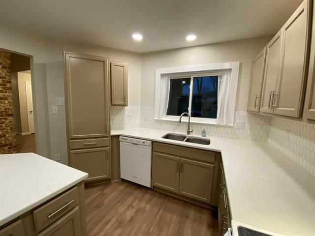 Building Photo - 712 Wedgegate Dr