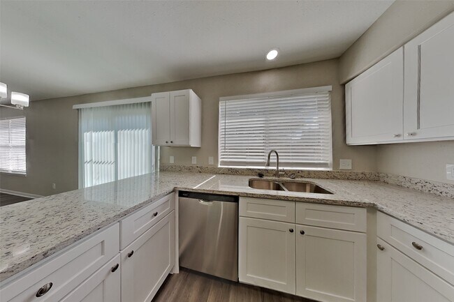 Building Photo - 3414 Green Fields Dr