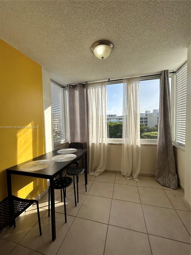 Building Photo - 250 180th Dr