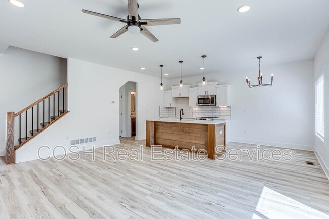 Building Photo - 8541 W 37th St N