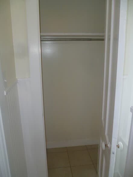 Building Photo - 205 Grandview St