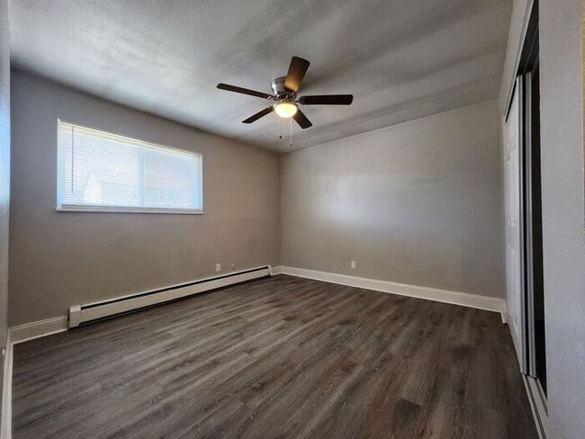 Building Photo - Updated 2-Bed, 1-Bath Apartment – On-Site Laundry | Move-In Special: Get 50% Off Your First Month...