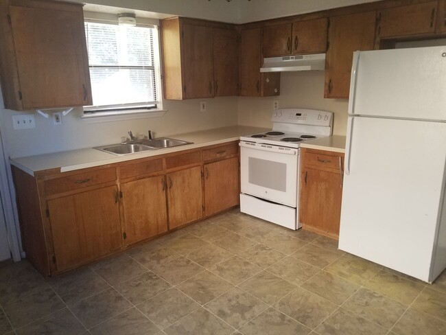 Building Photo - 1305 Brown Dr