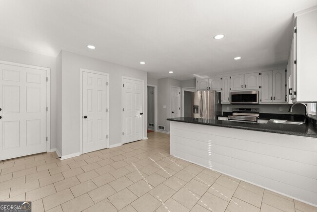 Building Photo - 2160 Robin Hood Trail