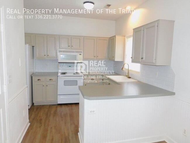Building Photo - 3407 Park Hill Dr