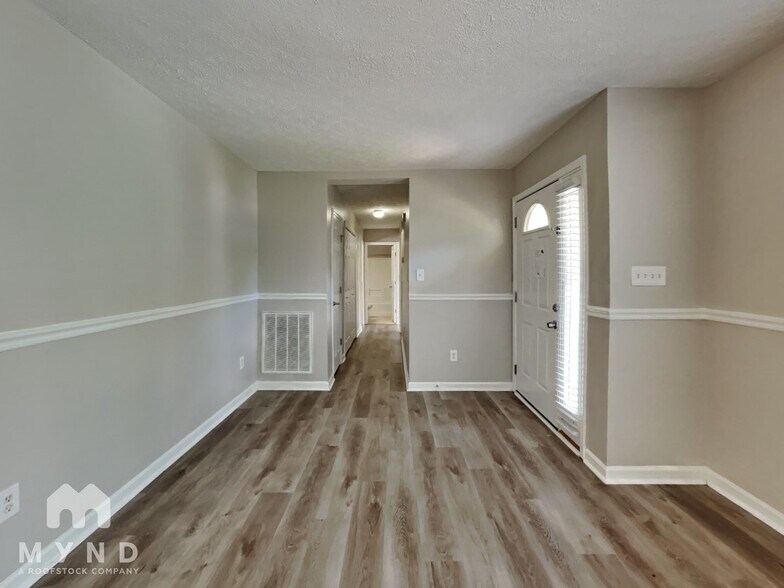 Building Photo - 40 Strawberry Hill Ln
