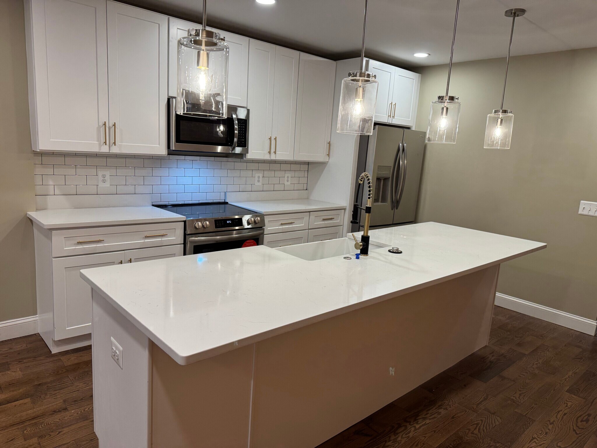 Building Photo - 5 S Augusta Ave