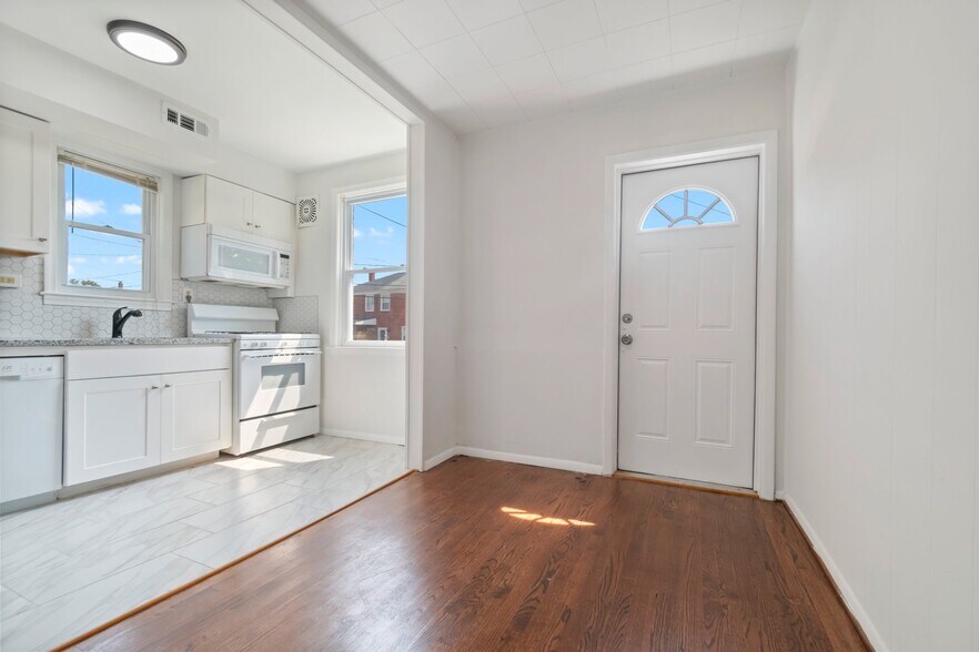 Building Photo - 3920 Wilke Ave