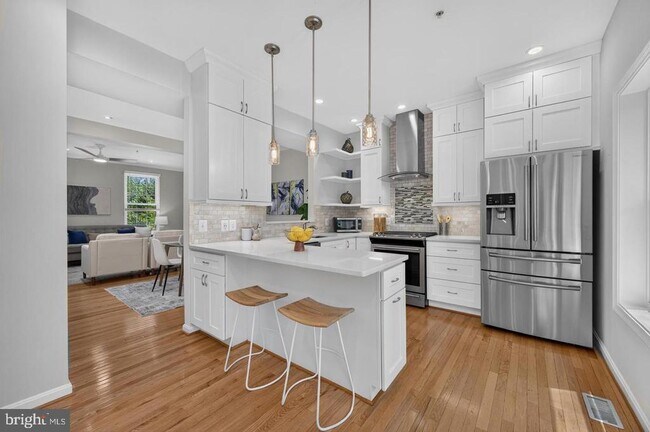 Building Photo - 122 Sanborn Pl