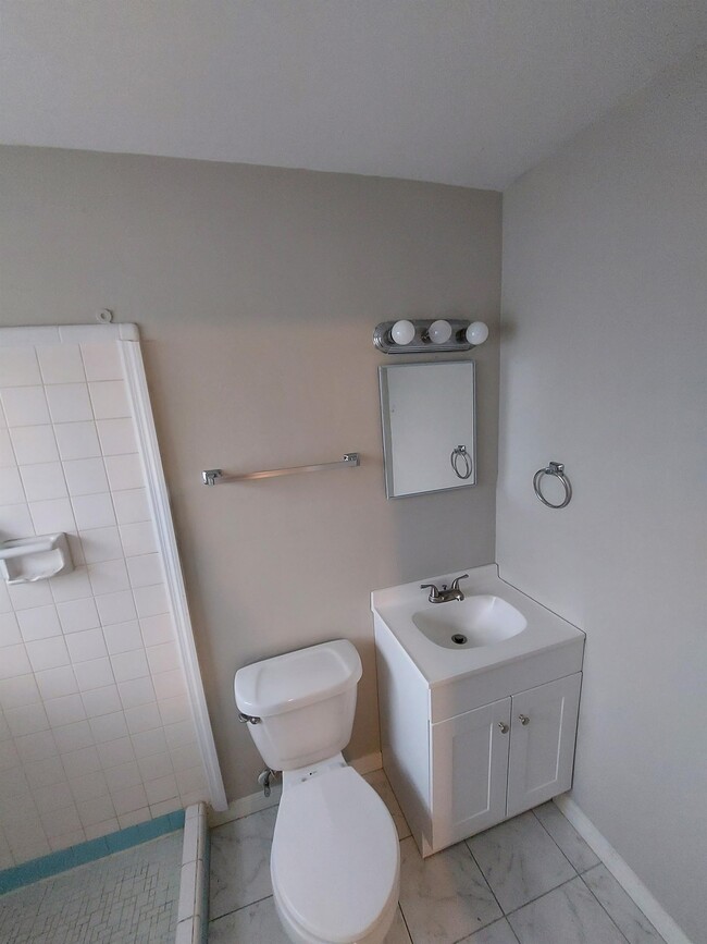 Building Photo - 2247 Stella St