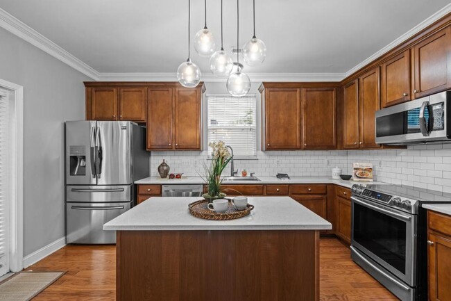 Building Photo - 552 Stobhill Ln