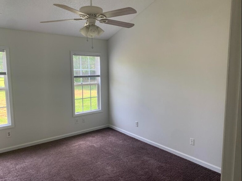 Building Photo - 122 Settlers Cir