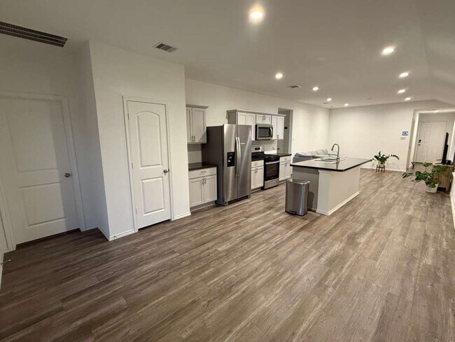 Building Photo - 5711 Vintage Oakmont Dr