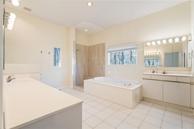 Building Photo - 3010 Bluffton Way