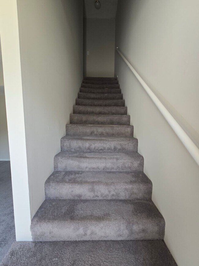 Building Photo - 2200-2202 Parks Edge