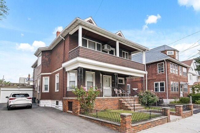 Building Photo - 20 Bowen Ave