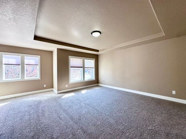 Building Photo - Modern 3 Bed/2.5 Bath with Double Car Garage Townhome in Sandy, OR!