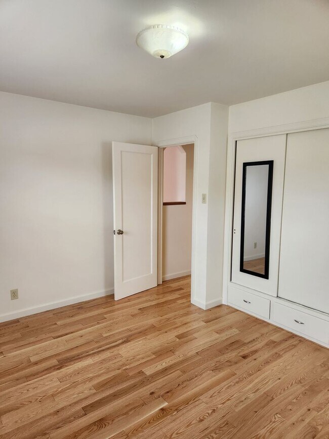 Building Photo - Charming 2 bd, 1 bath near downtown Santa Rosa