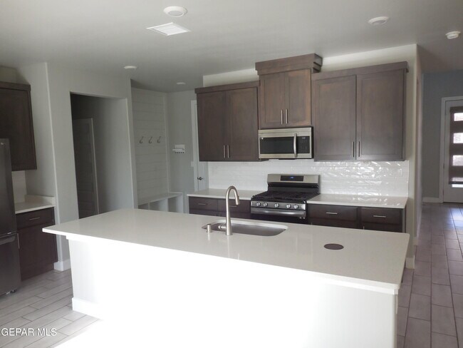 Building Photo - 2245 Rocky Ter Pl
