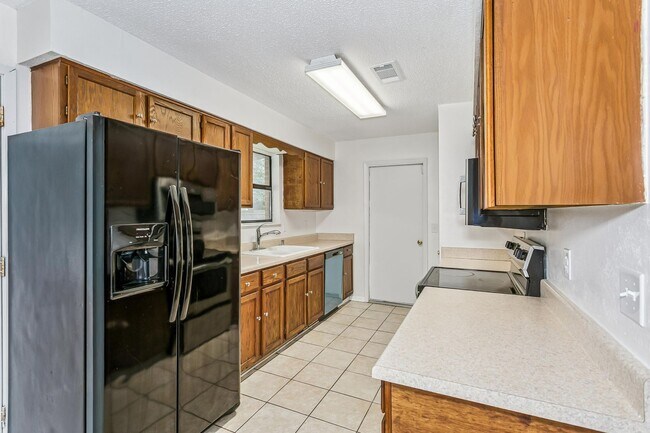 Building Photo - Minutes to NAS Pensacola & Corry Station – Convenient Coastal Living
