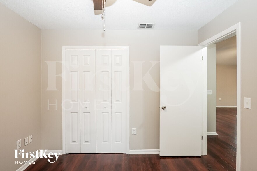 Building Photo - 10625 Wyndcliff Dr