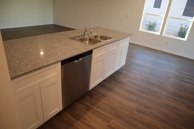 Building Photo - Great Home Great price!