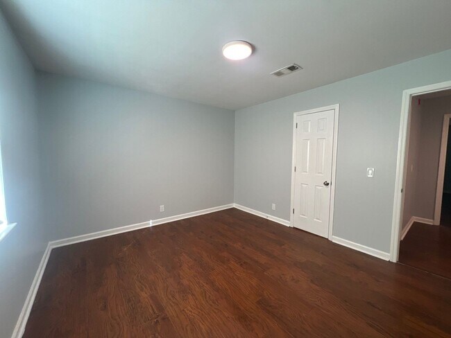 Building Photo - 219 Hickory Forge Dr