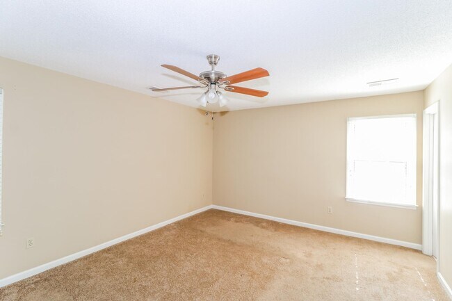 Building Photo - 7961 Elm Leaf Dr
