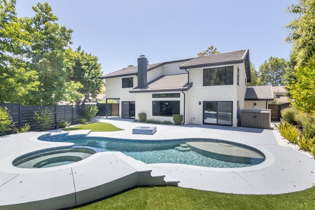 Building Photo - Hidden Jewel in Westlake Village