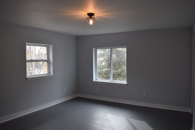 Building Photo - 315 Voorheis St