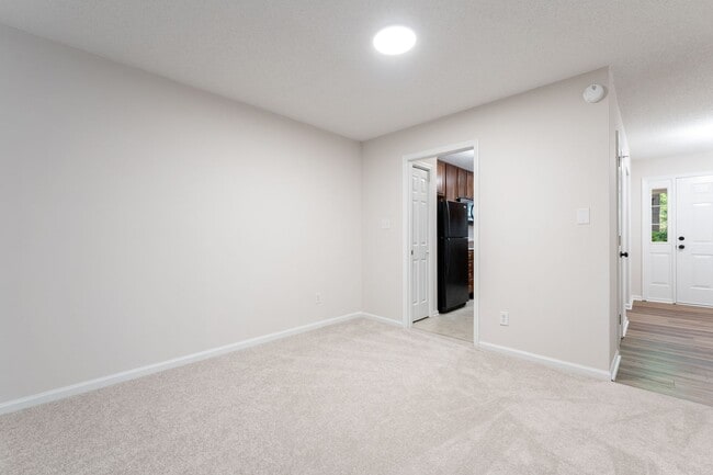 Building Photo - WOW!! Prime location and quite living in Charming 2brd 2.5 bath townhouse