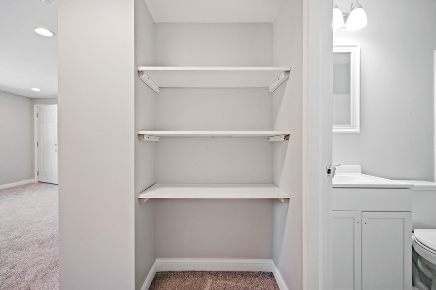 Building Photo - 135 Walnut St