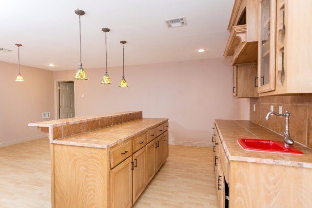 Building Photo - 4Bed/3.5Bath WITH A POOL Now available in Mcallen TX