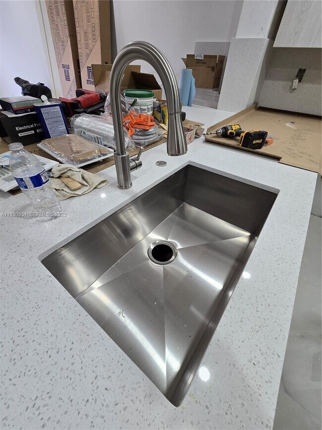 Building Photo - 1800 W 54th St