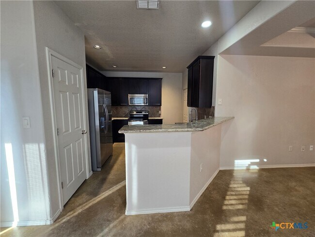 Building Photo - 1016 Brown Rock Dr