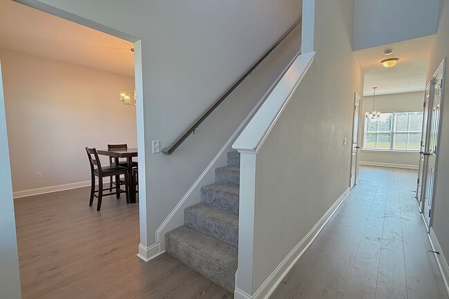 Building Photo - AVAILABLE NOW! (Pets Considered)