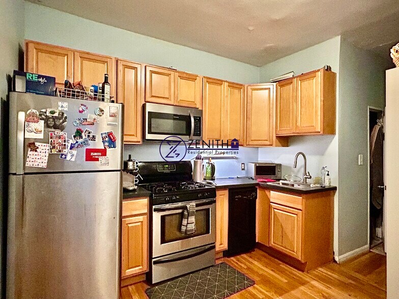Primary Photo - 76 Phillips St