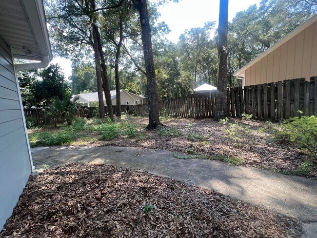 Building Photo - 6202 SW 86th Way