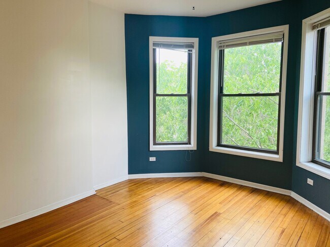 Building Photo - 1656 N Talman Ave