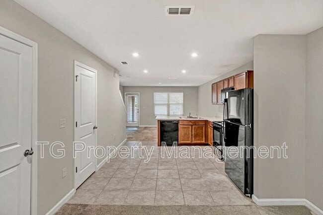 Building Photo - 5958 Creekside Crossing Dr