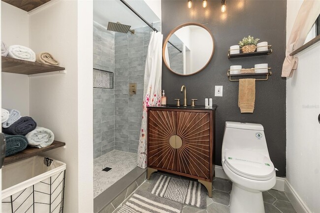 Building Photo - 2721 E Marks St