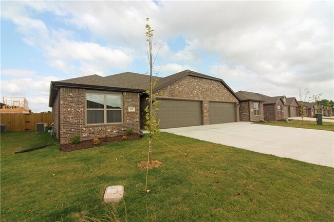 Primary Photo - 412 Barbet Dr