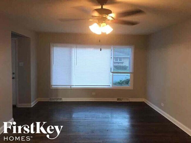 Building Photo - 16241 Lowell Ave