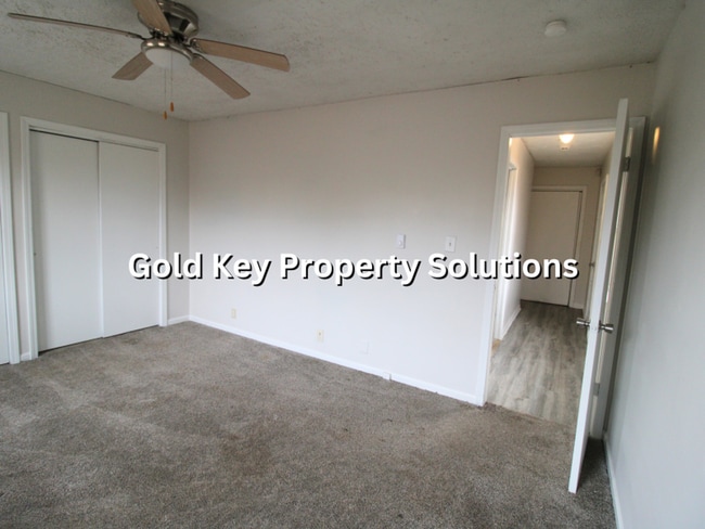 Building Photo - Huge 5 BR 2 Full Bath House with Central Air (Section 8 Approved)