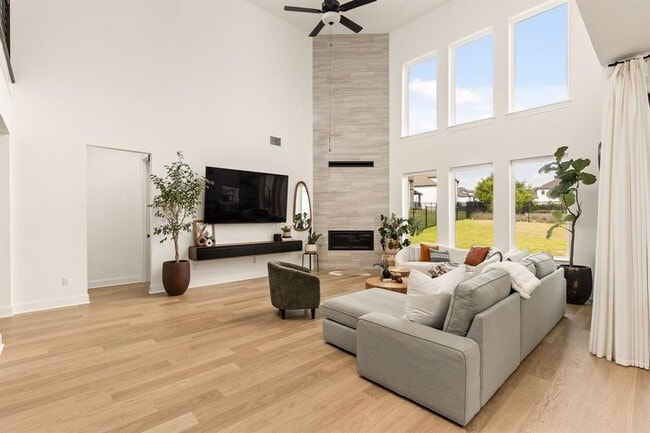 Building Photo - 2132 Cavara Cv