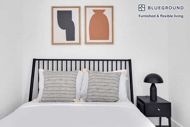 Building Photo - 15 W 55th St