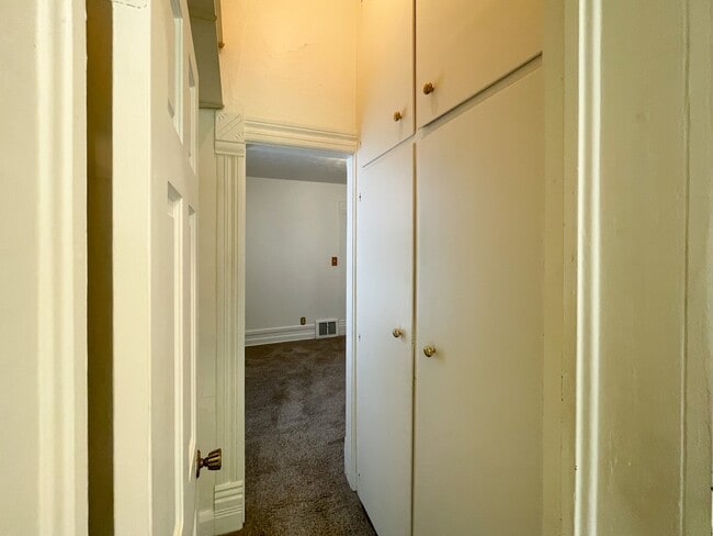 Building Photo - 1116 W Ofarrell St
