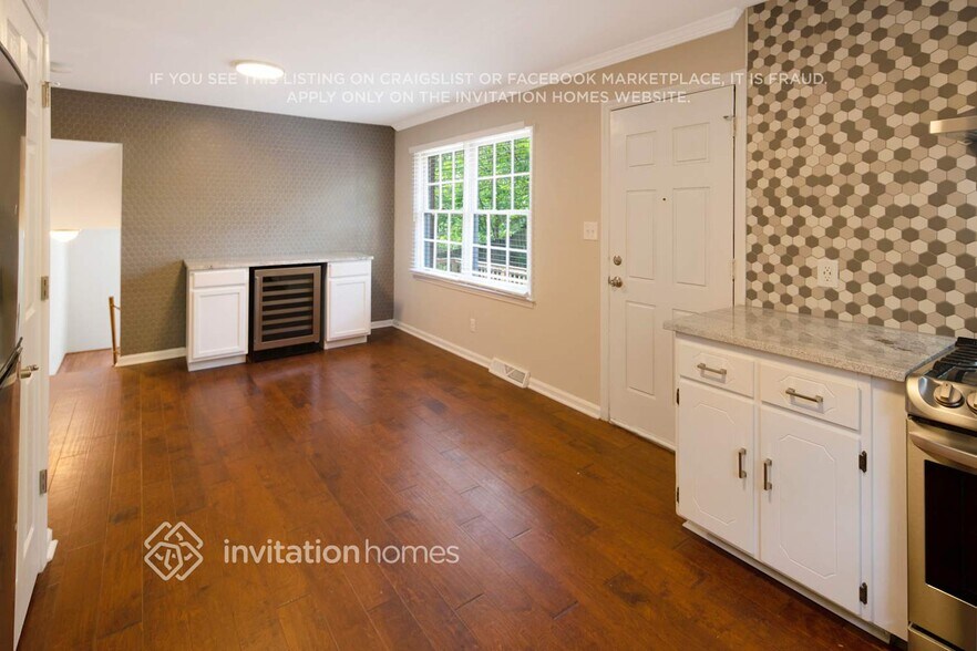 Building Photo - 929 Eaglewood Ave